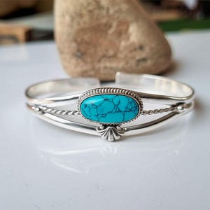 Brazalete de turquesa, brazalete de piedras preciosas, brazalete de plata de ley 925, brazalete hecho a mano, brazalete de mujer, brazalete ajustable, joyería de turquesa, regalo para ella