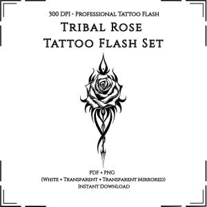Puede incluir: Diseño de conjunto de tatuajes Tribal Rose en blanco y negro. La imagen presenta una rosa detallada con elementos tribales, con el texto "300 DPI PROFESSIONAL TATTOO FLASH" y "TATTOO FLASH SET". Disponible en PDF y PNG.