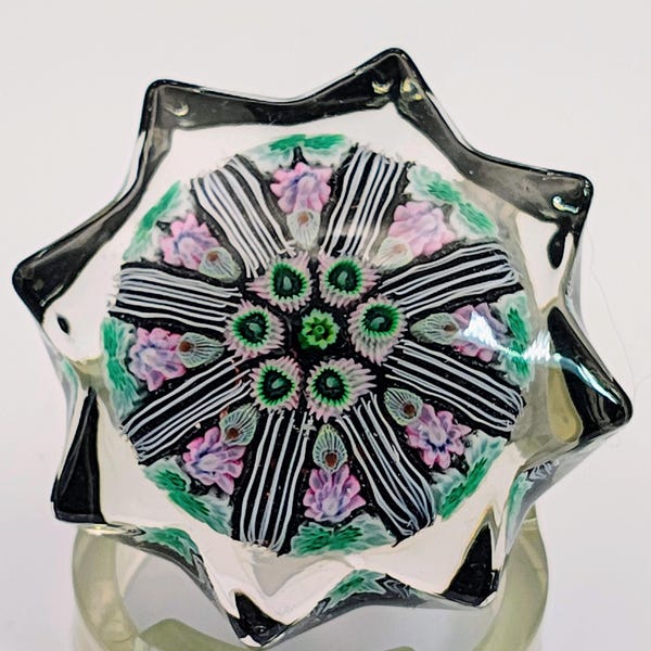 Charming small vintage Strathearn 8 spoke Millefiori Star Paperweight, P12