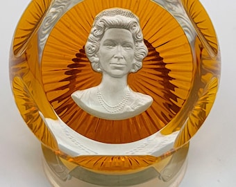 Vintage Baccarat sulphide glass paperweight depicting HRH Queen Elizabeth II commissioned by John Pinches Limited 1976
