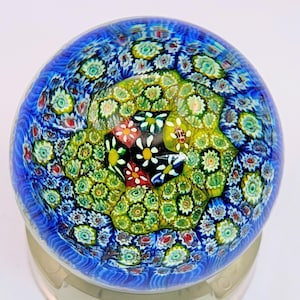 Un bellissimo fermacarte vintage in Murano ALT millefiori, piccolo