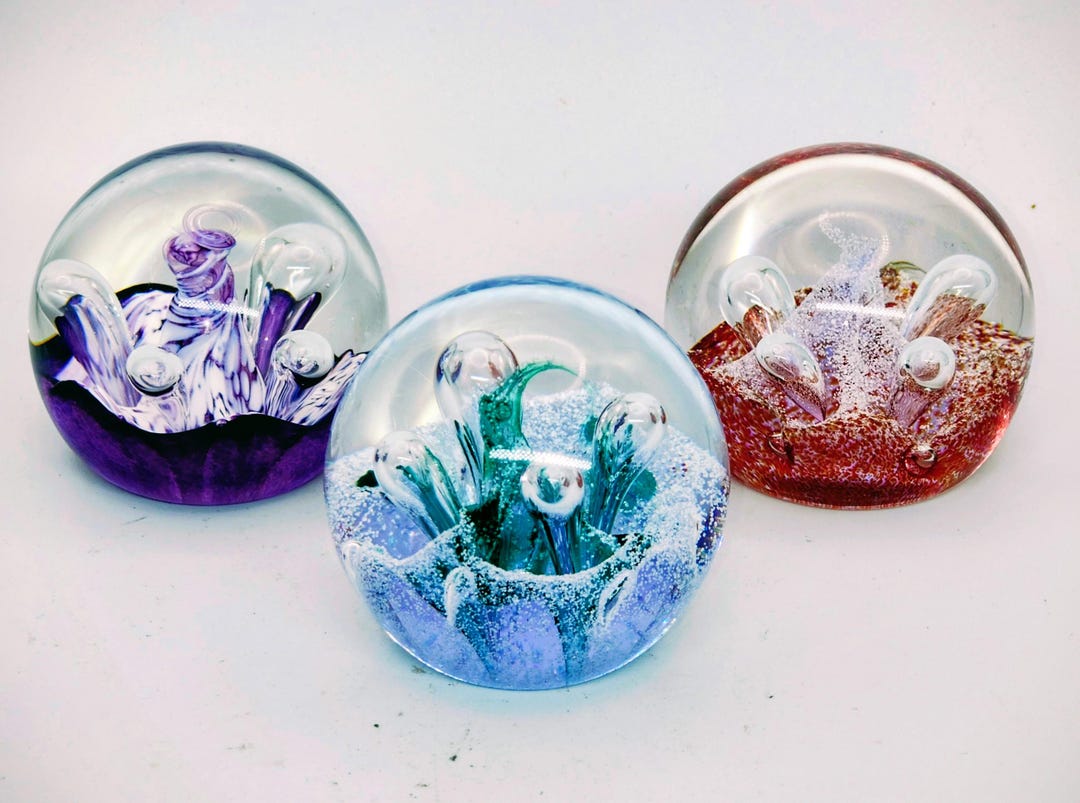 A Set of 3 Beautiful Caithness Glass Paperweights 'moonflower' in 3 ...