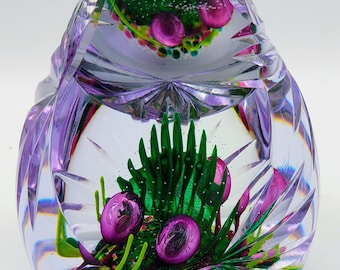 Impresionante y muy raro pisapapeles de cristal de Caithness, edición limitada 'Borneo' 65/250, diseñado por Helen Macdonald en 2004.
