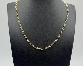 Cadena minimalista de clips para papeles chapada en oro de 18k