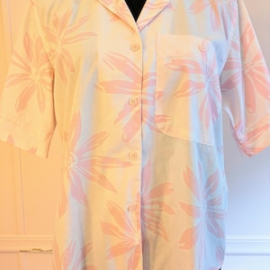 Vintage 80&#39;s Light Pink Hawaiian Floral Button Down Short Sleeve Shirt, Woman&#39;s Small