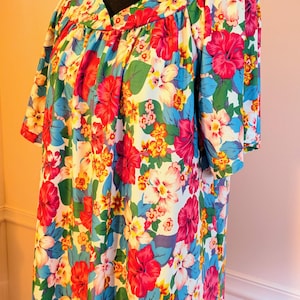 Vintage 80&#39;s Tropical Hawaiian Hibiscus Print House Dress / Muumuu, Woman&#39;s Large