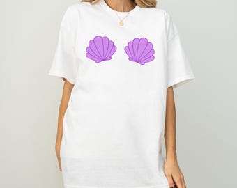 Sujetador Shell Bra - Lavanda / Camiseta Gildan blanca / Estética de sirena / Camiseta costera / Regalo para amantes del océano / Ambiente playero / Camiseta de nadadora
