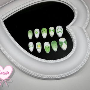 Uñas postizas verdes Kawaii, lindo personaje de rana