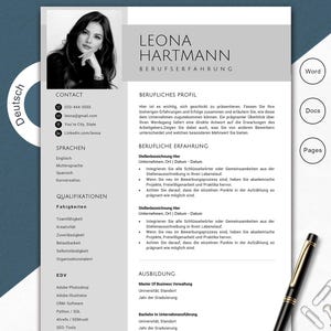 Puede incluir: Una plantilla de currículum vitae en alemán con una foto de una mujer, información de contacto y secciones para idiomas, cualificaciones y experiencia laboral. Incluye un bolígrafo, clips y iconos de documentos.