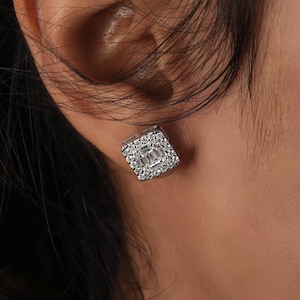 14k Gold Moissanite Cluster Earrings: Baguette & Round Diamond Studs