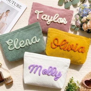 Pode incluir: Um conjunto de tr&ecirc;s canecas de cer&acirc;mica com acabamento manchado e fosco. As canecas s&atilde;o em tons de creme, cinza claro e cinza escuro. Cada caneca tem um design simples e minimalista, ideal para caf&eacute; ou ch&aacute;.