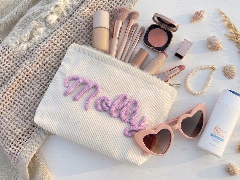 Pode incluir: Um conjunto de tr&ecirc;s canecas de cer&acirc;mica com acabamento fosco e salpicado. As canecas s&atilde;o em tons de creme, cinza claro e cinza escuro. Cada caneca tem um design simples e minimalista, ideal para caf&eacute; ou ch&aacute;.