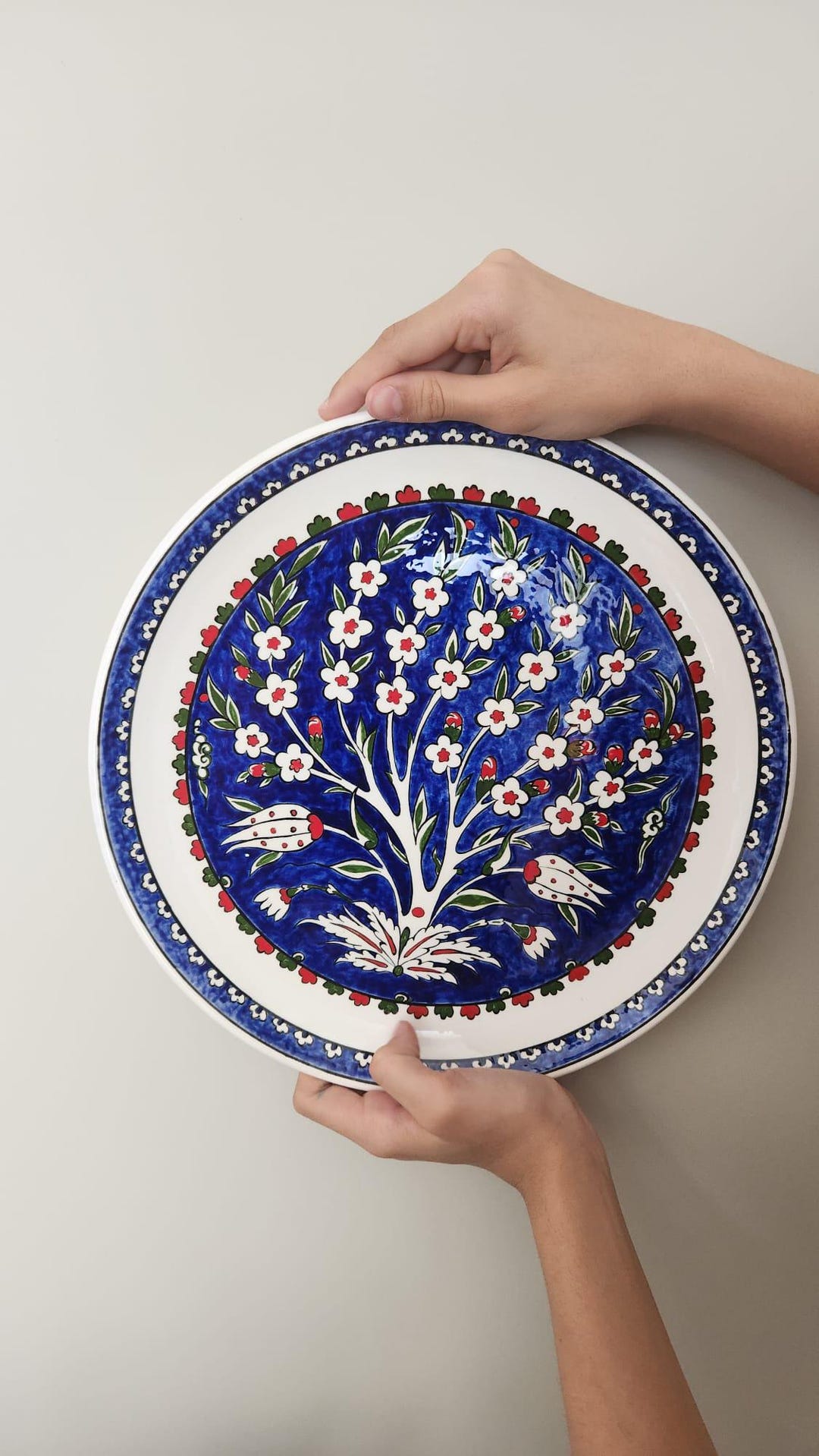 トルコ・イズニック陶器小皿 手作り12インチ（30 cm）の装飾的なイズニックスタイルプレート