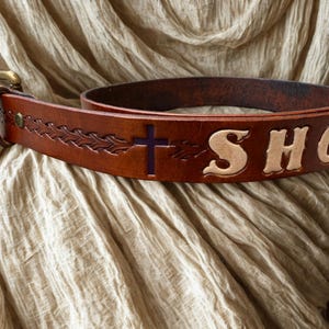 Benutzerdefinierte punzierte Ledergürtel | Personalisierter Rodeo Gürtel | Handmade Show Gürtel | Western Name Gürtel | Jugend & Erwachsene Größen