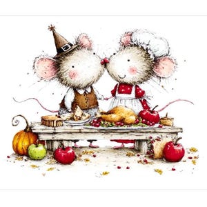 Puede incluir: Una caprichosa ilustración en acuarela de dos ratones de pie ante una mesa de madera cargada con un pavo asado, manzanas rojas, una calabaza y un pastel. Un ratón lleva un sombrero de peregrino marrón y el otro un gorro de chef blanco.