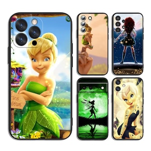Può includere: Cinque cover per smartphone con Trilli in varie scene. Una cover la mostra con un cartello con la scritta Fairies Welcome. Altre la ritraggono seduta su un dito, in piedi sotto un cielo al chiaro di luna, in silhouette davanti a una luna verde.