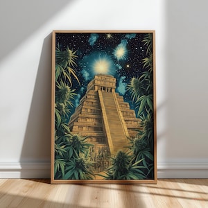 Könnte beinhalten: Ein gerahmter Kunstdruck mit einer Maya-Pyramide unter einem Sternenhimmel, umgeben von Cannabispflanzen. Das Kunstwerk hat einen Vintage-Illustrationsstil mit einer warmen Farbpalette, einschließlich Grün-, Gold- und Blautönen. Der Druck wird auf einem Holzboden präsentiert.