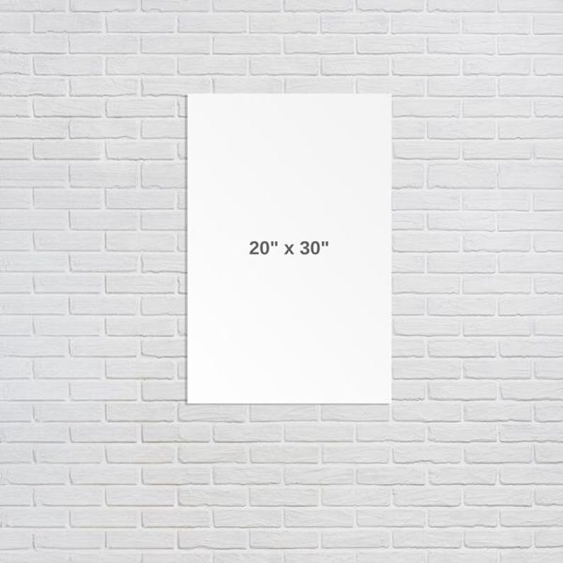 Puede incluir: Una impresi&oacute;n en lienzo blanco con el texto "20" x 30" impreso en negro.