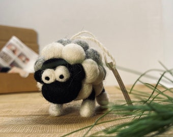 Sheep needle felting kit by woolbuddy ~ Cute animal felting kit ~ Make your own sheep toy