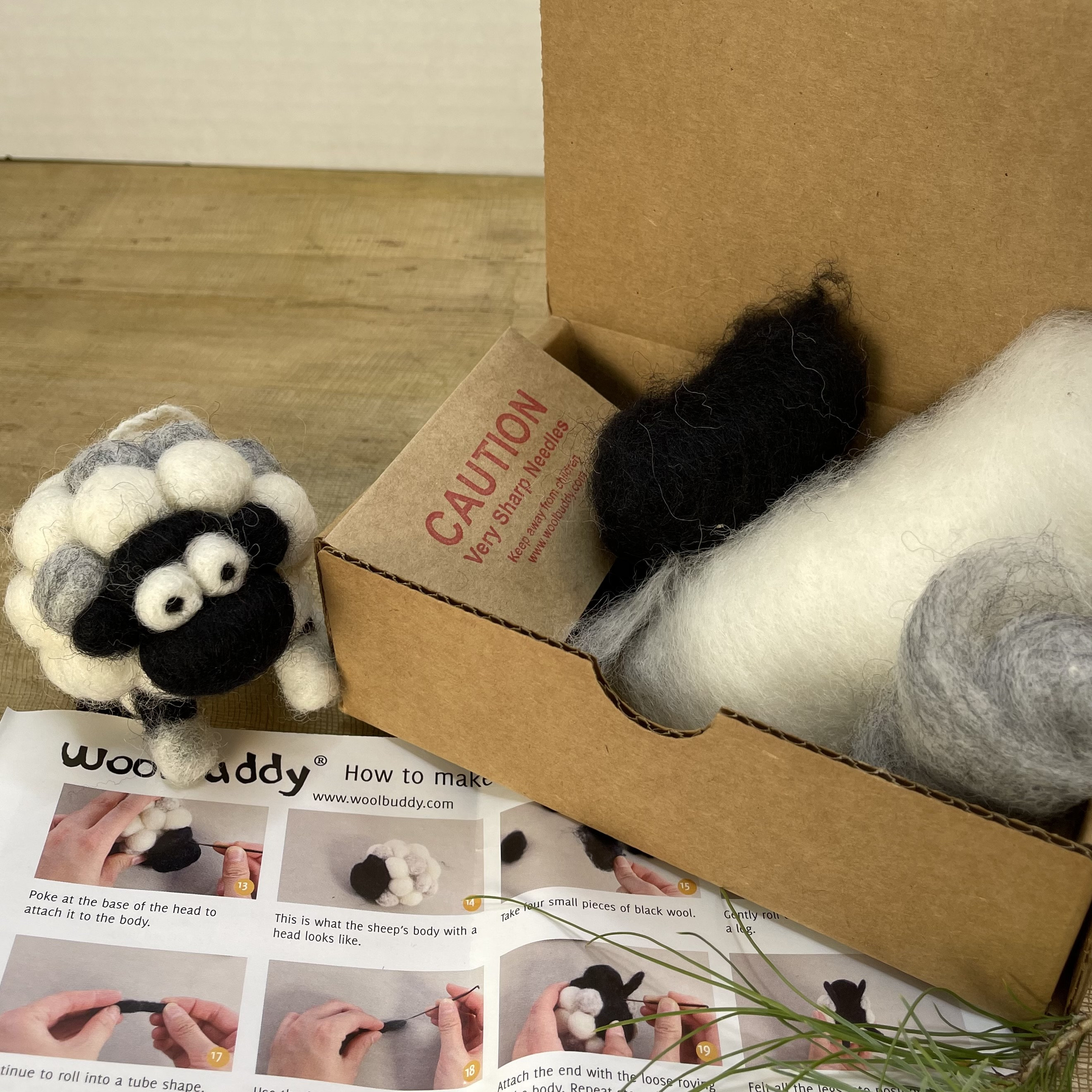 Woolbuddy Needle Felting Kit, Felt Animal Kit, Handmade, Felting Wool with  2 Felting Needles and Instruction (Panda)