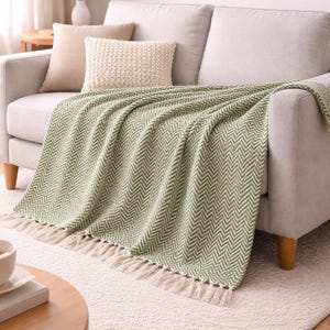 Sage Green Chevron Cotton Sofa Throw: Two-Tone Blanket 130x180 cm