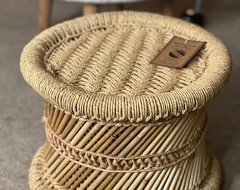 Handgemaakte kruk van natuurlijk riet: geweven poef (35 x 35 x 26 cm)