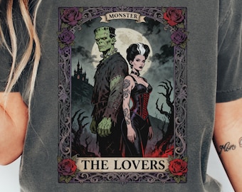 Comfort Colors® Frankenstein e la sposa, maglietta con i tarocchi degli amanti, maglietta gotica di Halloween, maglietta vintage horror, maglietta romantica con i tarocchi degli amanti