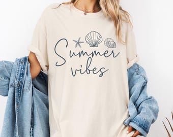 Camisa Comfort Colors® Summer Vibes, Camisa com Conchas, Camisa com Estrela do Mar, Camiseta Beach Vibes, Camisa para Viagem de Verão, Camisa para Férias de Verão, Camisa Praiana