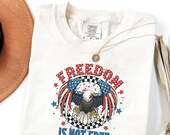 Camiseta "La libertad no es gratis", camiseta vintage del 4 de julio, camiseta del águila americana, camiseta con gráfico del águila calva, camiseta retro con la bandera de EE. UU. y el águila, camiseta patriótica