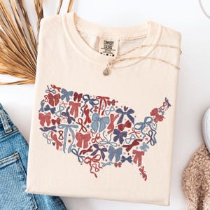 Camiseta Comfort Colors® Coquette con mapa de Estados Unidos, camiseta con silueta de EE. UU., camiseta Coquette con lazo del 4 de julio, camiseta con lazos de mapa de EE. UU., camiseta American Girl