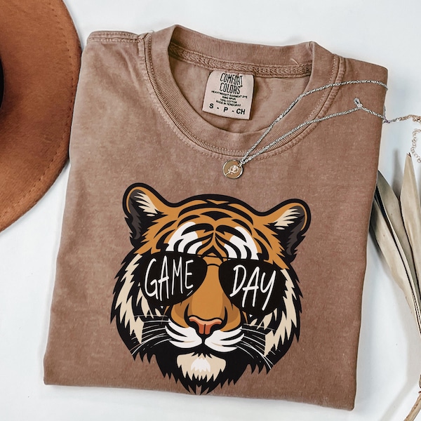 Comfort Colors® Tigers mit Spieltagbrille, Spieltag Maskottchen-Shirt, Fußball-Shirt, Fußball-Mama-Shirt, Süßer Spieltag-T-Shirt, Maskottchen-T-Shirt