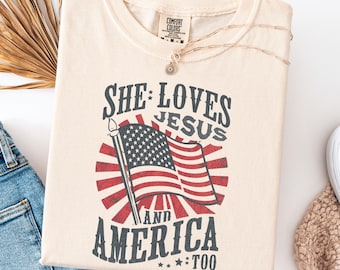 Comfort Colors® She Loves Jesus And America Too Shirt, Koszulka z okazji Dnia Niepodległości, Koszulka chrześcijańska, Koszulka z okazji 4 lipca, Koszulka retro z Ameryki
