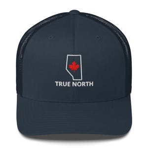 True North Alberta Hat – Bestickte Trucker-Cap mit Ahornblatt für stolze kanadische Hutträger (marineblau)