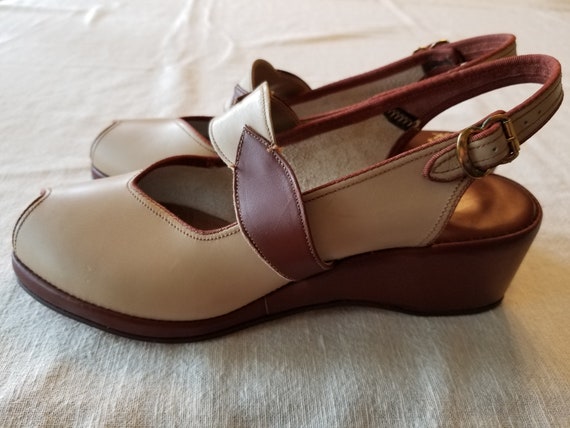 Vintage 1940s Brown and Tan Robinette Peeptoe Wedg