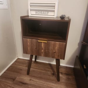 Nightstand – Modern Bedside Table with Storage Drawer & Open Shelf – Accent Night Stand with Solid Wood Legs – Walnut Brown – Easy Assembly