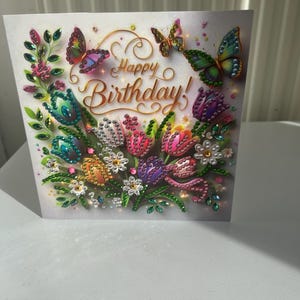 Cartão de feliz aniversário feito à mão em cristal