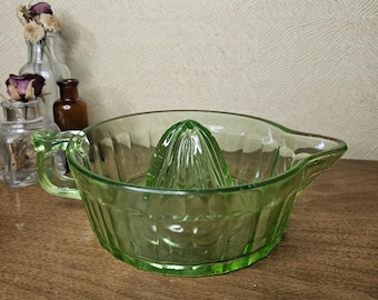1930s Uranium Glass Juicer – Green Depression Citrus Reamer – Glows Under UV – Vintage Kitchenware Vaseline Glass