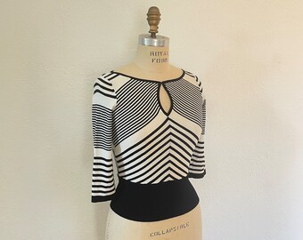 Chevron Striped Sweater Top Y2K Top Vintage Black and White Top 70s Style Top Sweater with Keyhole Cutout and 3/4 sleeves