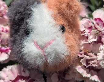 Realistic Fluffy Guinea Pig Plush – Handmade Mini Amigurumi Toy – Cute Support Potato – Desk Buddy – Kawaii Stuffed Pet – Pet Loss Gift
