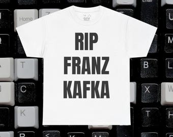 Camiseta unisex con gráfico literario de Franz Kafka, texto atrevido, para amantes de los libros, autor irónico, corte vintage, estilo indie y literario.
