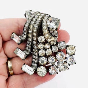 Large EISENBERG ORIGINAL Clear Rhinestone Fur Clip Box Signed Vintage Designer Jewelry