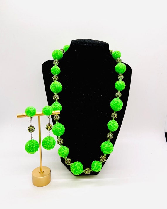 VENDOME Glowing Green “Popcorn” Beaded Necklace Ea