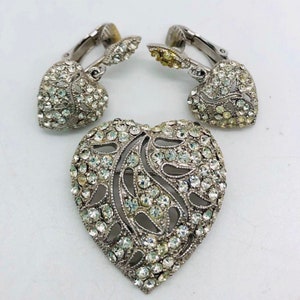HEDY Rhinestone Heart Brooch Earrings Demi Rhodium Plated Signed Vintage Designer Jewelry