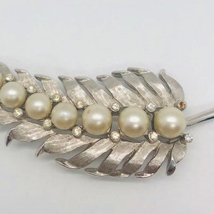 Long TRIFARI Faux Pearl Brooch Rhinestones Trifarium Signed Vintage Designer Jewelry image 4