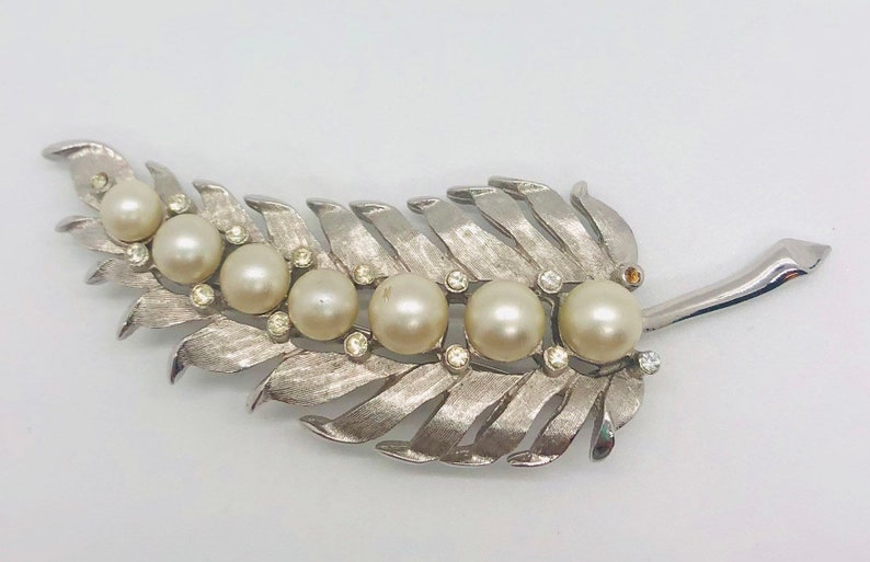 Long TRIFARI Faux Pearl Brooch Rhinestones Trifarium Signed Vintage Designer Jewelry image 4