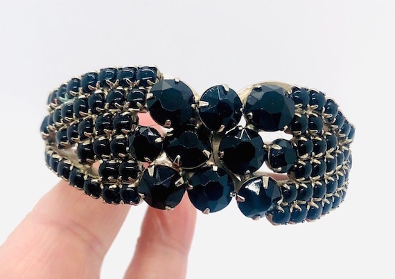 METAL BEAD BRACELET BROAD NAVY BLUE METAL BEAD BRACELET BROAD NAVY BLUE