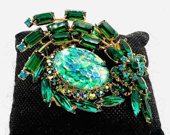 JULIANA Delizza Elster Green Foiled Art Glass Cat’s Eye Rhinestone Brooch Vintage Designer Jewelry