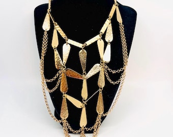 Large Matte Gold Tone Hammered Link Bib Swag Necklace 90’s Vintage Designer Jewelry