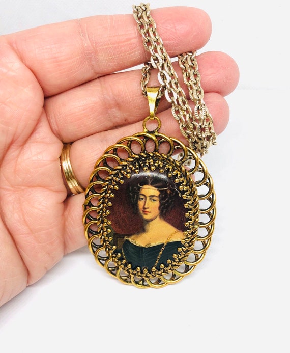 Retro Revival Jewelry Vintage Victorian Revival Ornate Gold Tone Floral Cameo Pendant Necklace Cameo Statement Necklace