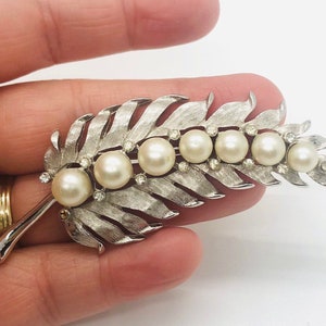 Long TRIFARI Faux Pearl Brooch Rhinestones Trifarium Signed Vintage Designer Jewelry image 2